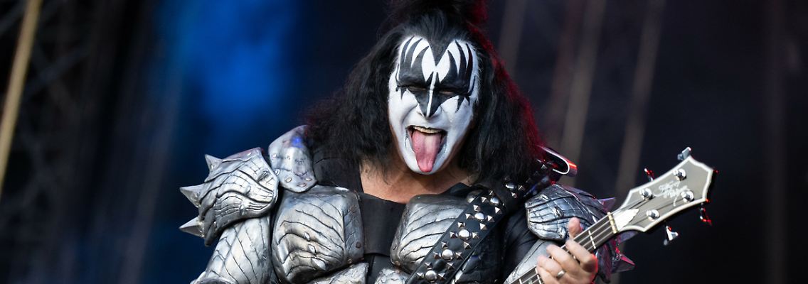 Kiss-Bassist Gene Simmons lässt es ordentlich krachen - Quelle Sven Hoppe dpa.jpeg