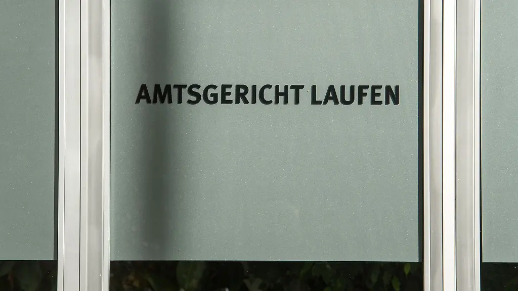 Amtsgericht-Laufen-steht-am-Gerichtsgebaeude-in-Laufen-Bayern