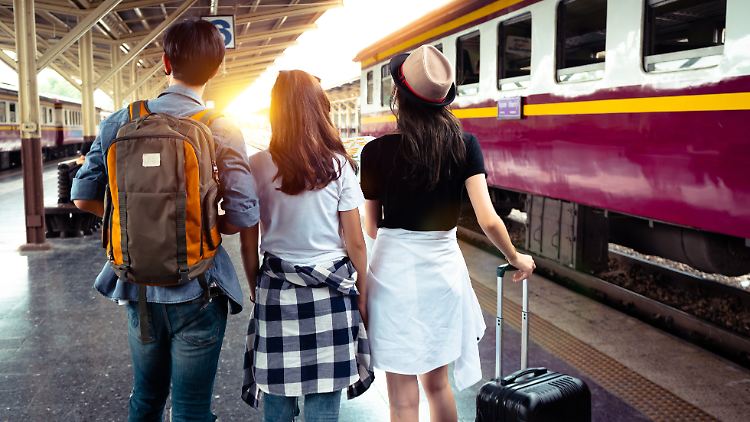 Die Bahn bietet mit dem "Super Sparpreis Young" ein Ticket für alle mit kleinem Budget an.