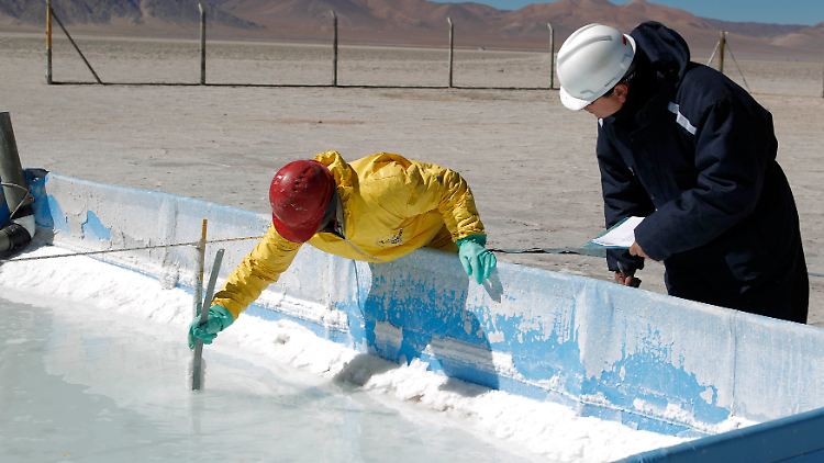 So sah es auf der Salzebene Olaroz in Jujuy im Jahr 2010 aus. Heute steht dort, 4000 Meter über dem Meeresspiegel, eine riesige Fabrikanlage zur Gewinnung von Lithium.