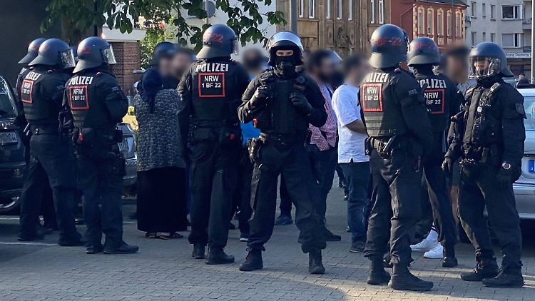 Der Streit in Castrop-Rauxel war durch Aufrufe und offenbar auch durch Falschinformationen in sozialen Medien ausgeufert.