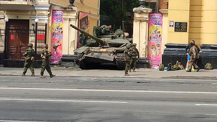 Ein Panzer in Rostow am Don.