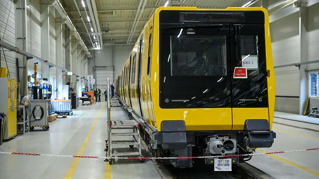 Ein-Zug-wird-vorgestellt