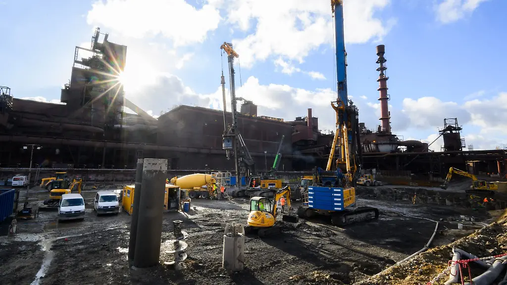 Blick-auf-das-Baufeld-fuer-den-neuen-Elektroofen-auf-dem-Gelaende-der-Salzgitter-AG