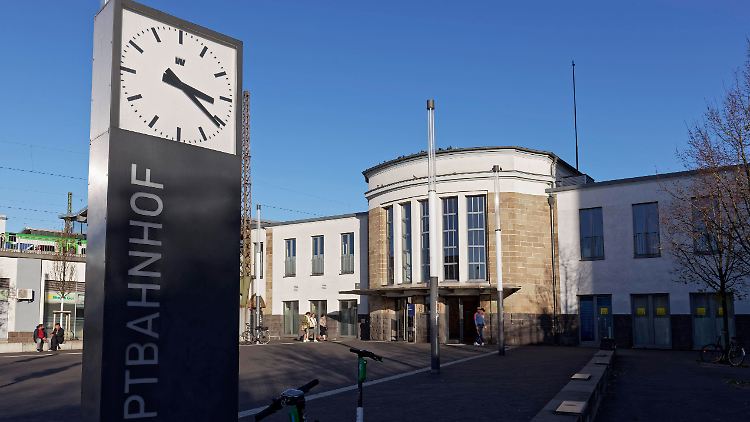 Der Vorfall soll sich in der Nähe vom Hauptbahnhof Mühlheim ereignet haben.