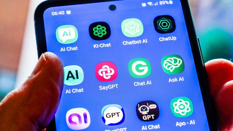 In kürzester Zeit ist Künstliche Intelligenz im Alltag angekommen, etwa in Form von Chatbots, künstlichen Gesprächspartnern, von denen manche schon schwere Fehler gemacht haben. 
