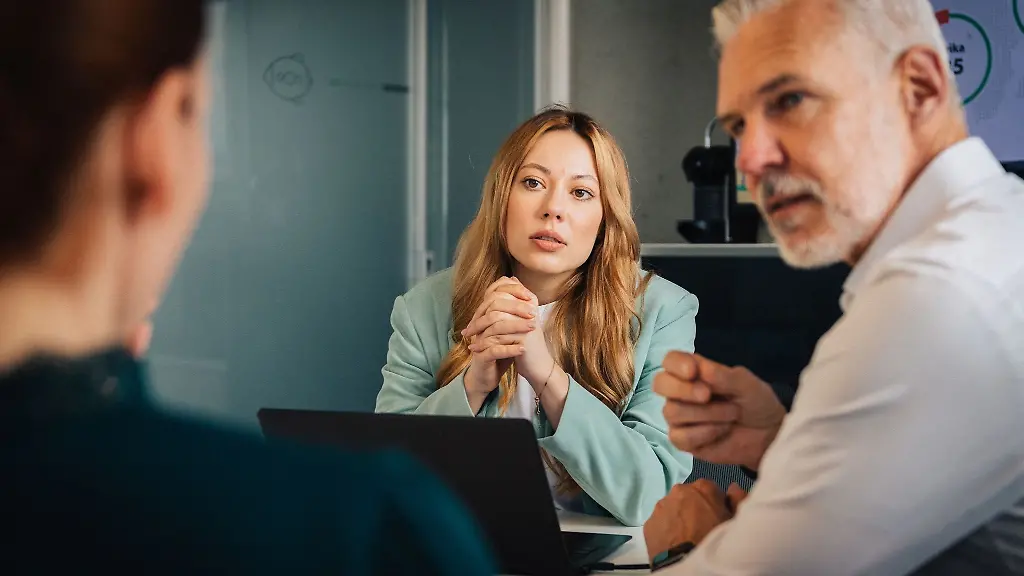Verhandlungen-ueber-Freistellung-Wie-oft-darf-der-Arbeitnehmer-fuer-Vorstellungsgespraeche-freigestellt-werden
