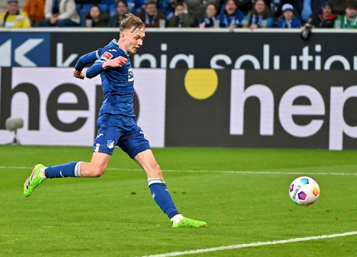 Doppeltorschuetze-Hoffenheims-Maximilian-Beier-erzielt-hier-das-Tor-zum-2-0