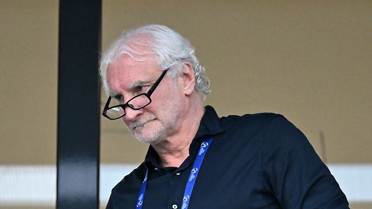 Rudi Völler war bei der U21 zu Gast und sah abermals die großen Probleme des deutschen Fußballs.
