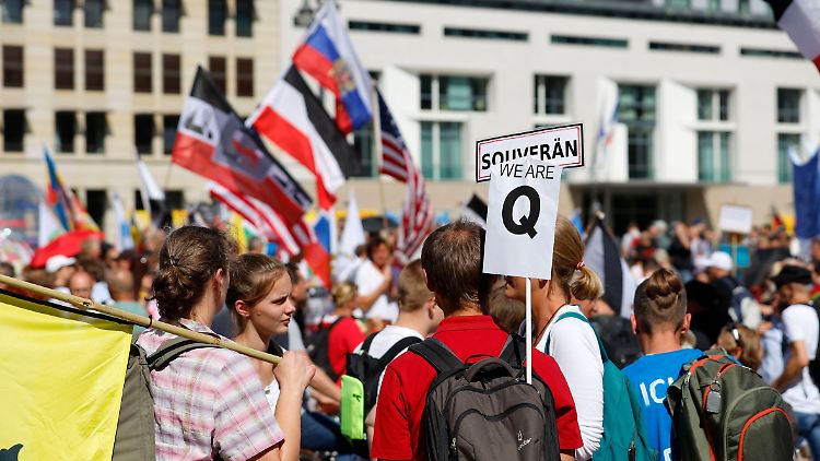 Die Corona-Pandemie hat viele Verschwörungstheorien befeuert.