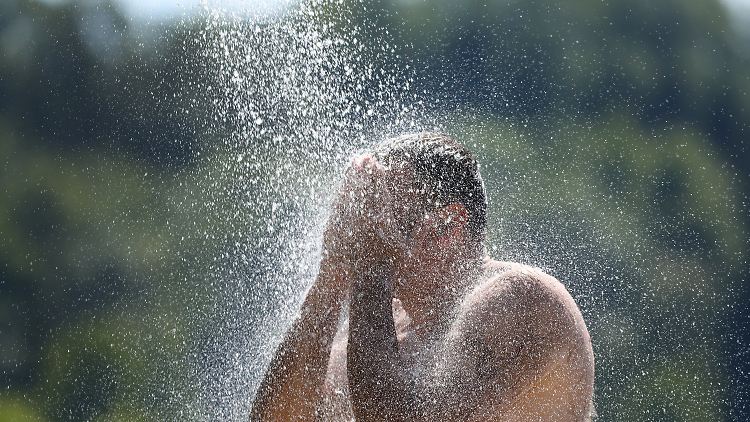 Die erste Hitzewelle des Sommers braut sich auch über Deutschland zusammen.