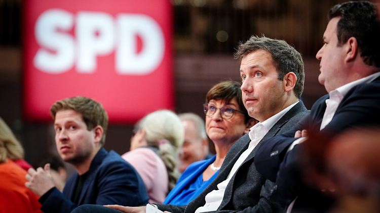 Mitglieder des Vorstands: Kühnert, Esken, Klingbeil und Heil.