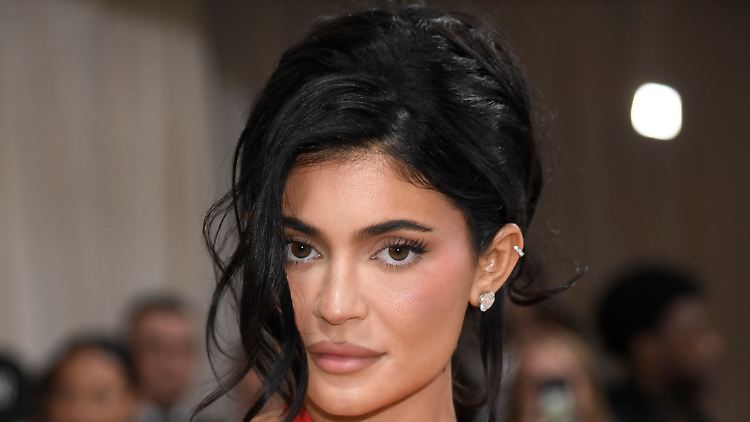 Hat zwei gemeinsame Kinder mit Travis Scott: Kylie Jenner.