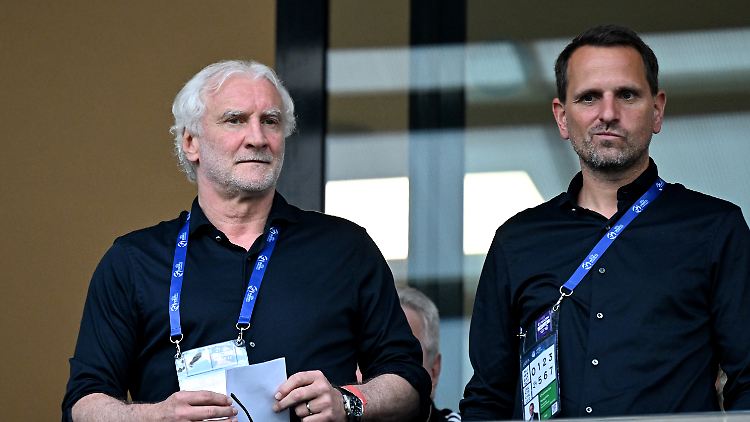 Rudi Völler hält Ausschau nach neuen Stürmern.