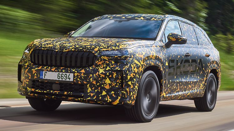 Noch ist die Außenhaut des kommenden Skoda Kodiaq mit bunter Folie verfremdet.