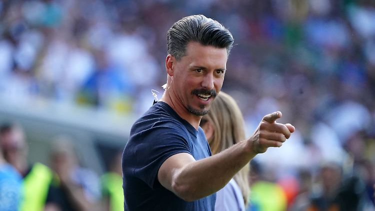 Sandro Wagner soll es nach Augsburg ziehen.