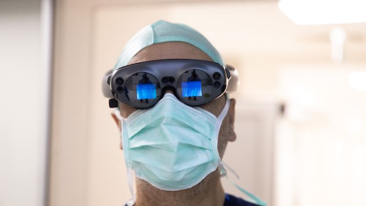 Verbringen wir große Teile unseres Alltags in Zukunft mit einer teuren AR- oder VR-Brille?