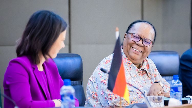 Annalena Baerbock und Naledi Pandor bei der gemeinsamen Pressekonferenz nach dem Treffen.