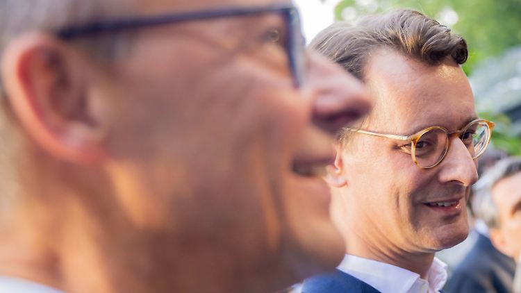 Beim Sommerfest der nordrhein-westfälischen Landesvertretung in Berlin war von Differenzen zwischen Merz und Wüst nichts zu sehen. Es gibt sie trotzdem.