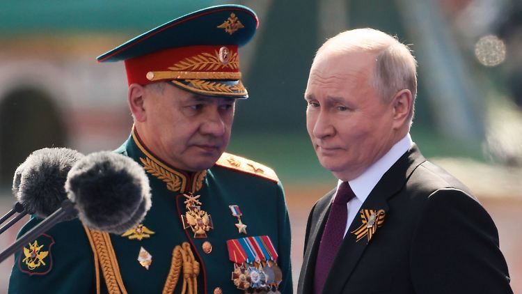 Putin äußerte sich in seiner Rede nicht, ob er weiter an Schoigu festhält. 