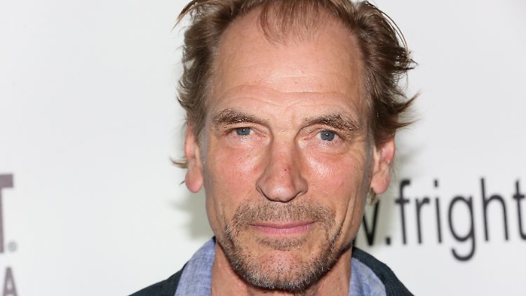 Julian Sands ist beim Bergwandern ums Leben gekommen.