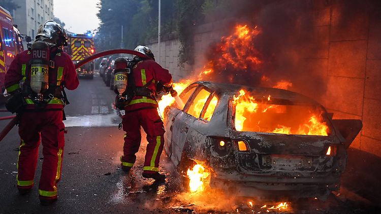 Am Mittag begannen die Ausschreitungen in Nanterre, in der Nacht griffen sie auf angrenzende Orte über. 