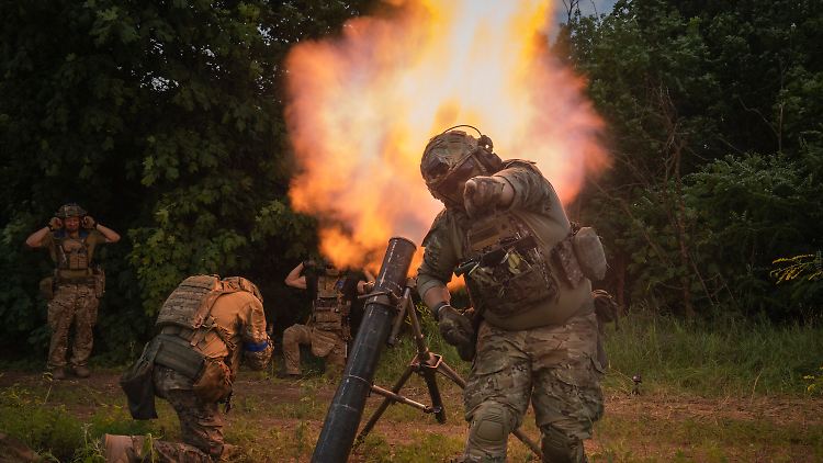 Allein der russische Angriff auf die Ukraine fordert im vergangenen Jahr Zehntausende Tote.