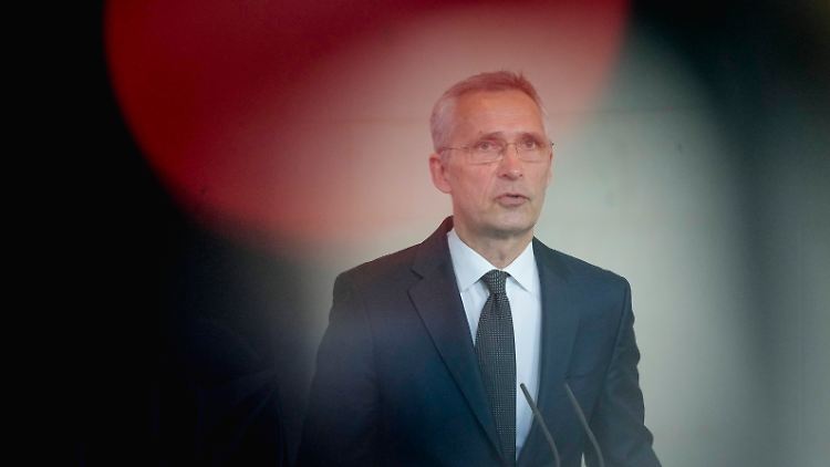 "Absolut klar ist, dass wir eine klare Botschaft an Moskau und an Minsk geschickt haben, dass die NATO da ist, um jeden Verbündeten und jeden Zentimeter NATO-Territorium zu schützen", sagte der NATO-Chef.