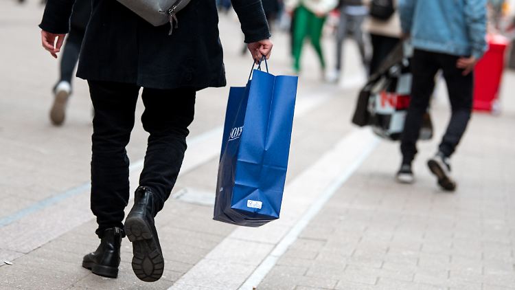 Angst vor Rezession: Die Deutschen halten ihr Geld wieder mehr zusammen.