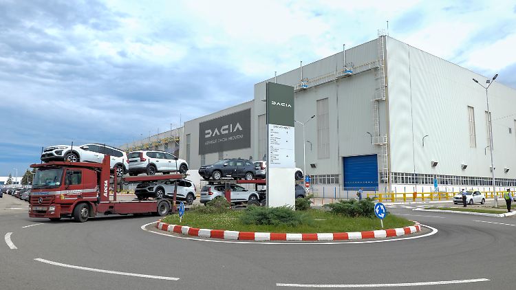 Neben dem effizienten Vertrieb mit schlanken Modellstrukturen und stabilen Preisen ohne Rabatte ist vor allem die preiswerte Produktion ein Erfolgsrezept von Dacia.