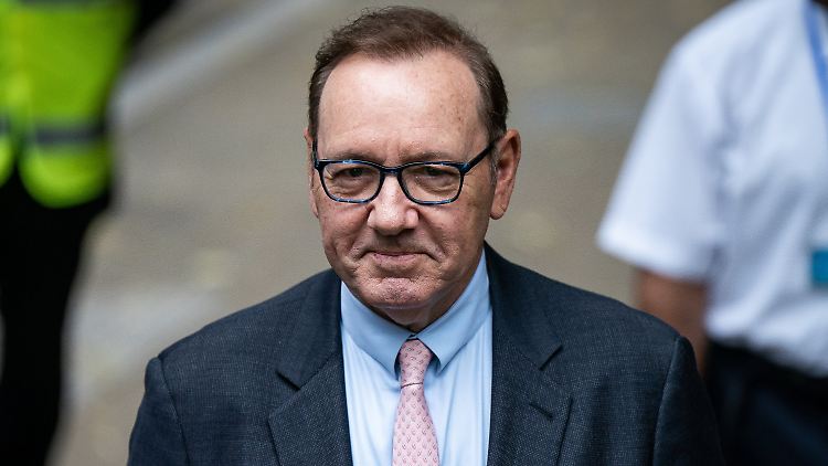 Wirkt zuversichtlich, als er vor Gericht erscheint: Kevin Spacey.