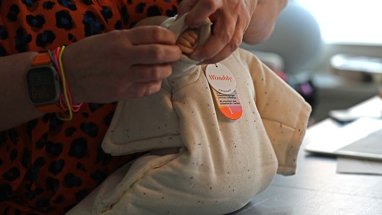 Das Startups Wombly entwirft und verkauft Kleidung für Kinder mit Behinderungen und chronischen Erkrankungen. 