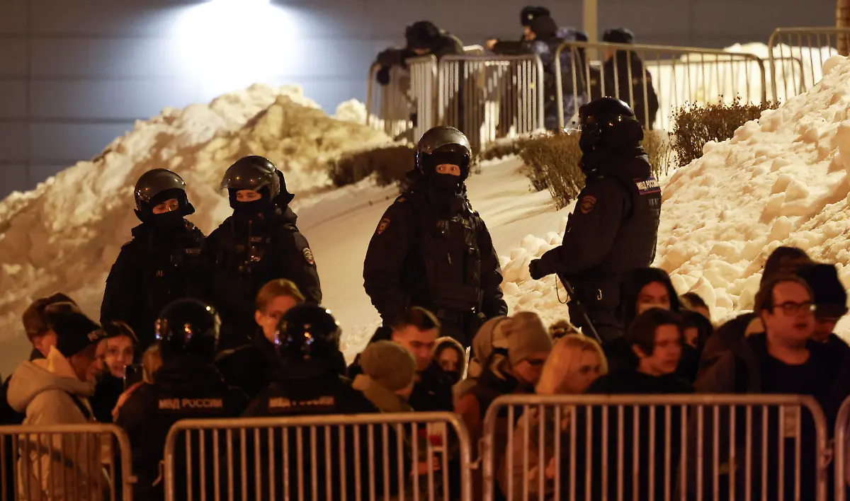 2024-03-01T180623Z-1746108245-RC24D6AWO1MT-RTRMADP-3-RUSSIA-NAVALNY-FUNERAL