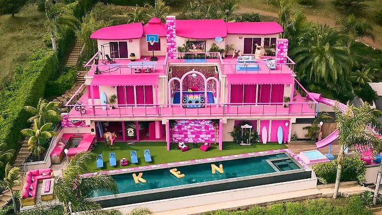 Barbies Villa liegt an der California State Route 1, auch bekannt als Highway 1.  