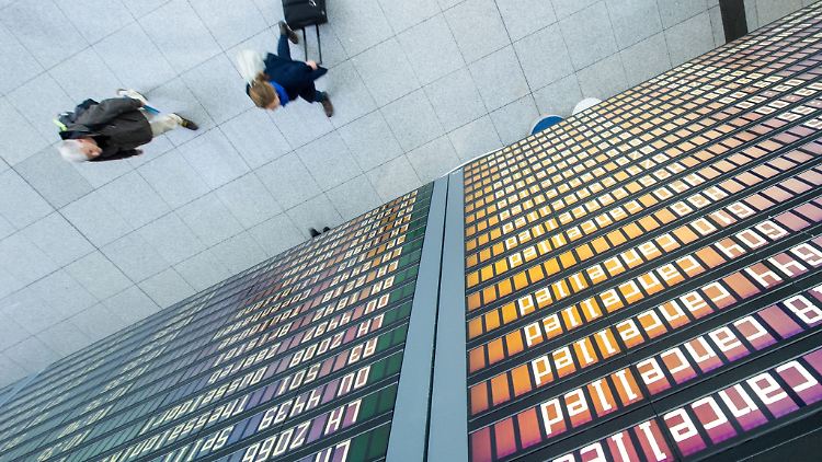 Bei Flugausfällen haben Reisende bestimmte Rechte. Gibt es darüber Streit mit der Airline, können Schlichtungsstellen oft helfen.