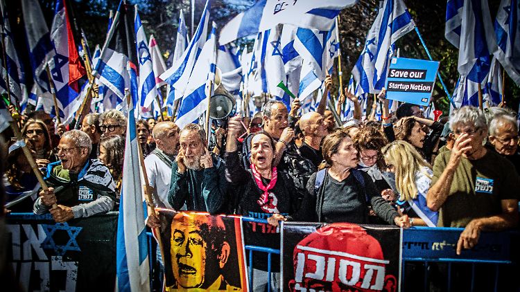 In Israel protestieren seit Monaten Zehntausende gegen die geplante Justizreform.