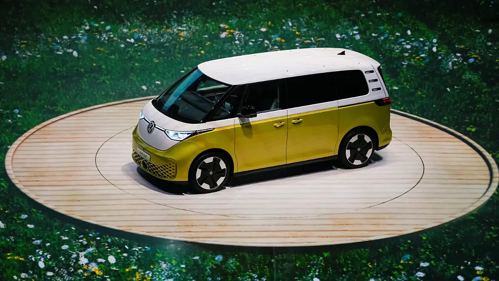 2023-04-17T134134Z-363723140-RC2CG0AIO0PU-RTRMADP-3-AUTOSHOW-SHANGHAI