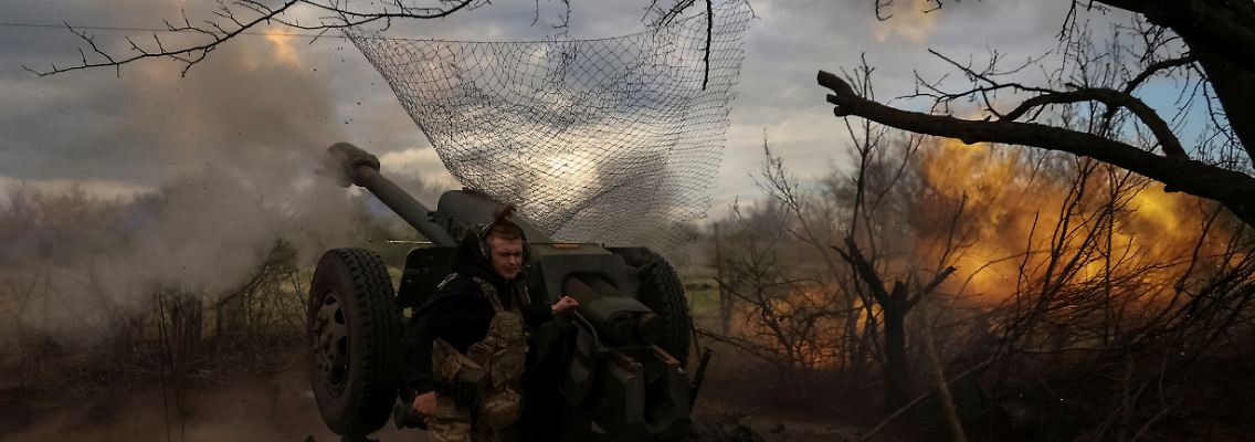 2023-04-23T204705Z_739878881_RC2EK0AFQWOF_RTRMADP_3_UKRAINE-CRISIS-EAST-ARTILLERY.JPG