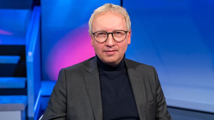 Varwick - hier bei einem Auftritt bei Maischberger - will der Ukraine "helfen, dass sie sich als souveräner Staat behauptet". Allerdings nicht mit Waffen.