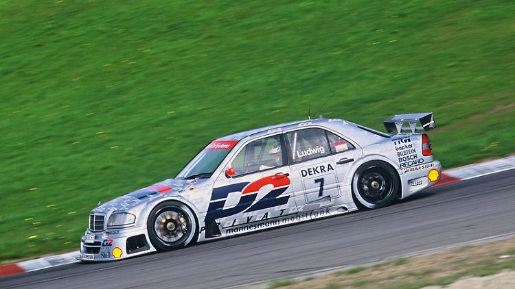Mercedes machte die C-Klasse mit AMG auch zum erfolgreichen Rennwagen in der Deutschen Tourenwagen-Meisterschaft (DTM).