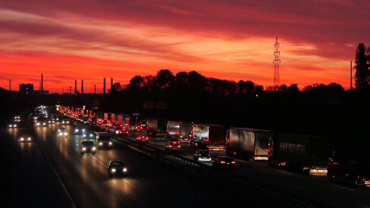 Es wird noch voller auf den Straßen: Die Zahl der in Deutschland zugelassenen PKW ist auch in den vergangenen vier Jahren weiter gestiegen.