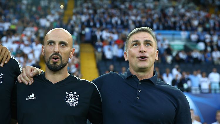 Kuntz (r.) und sein Nachfolger Di Salvo vor dem verlorenen EM-Finale 2019.  