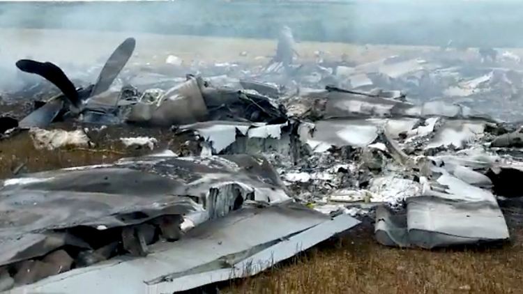 Die Trümmer eines von Wagner-Söldnern abgeschossenen Flugzeugs.