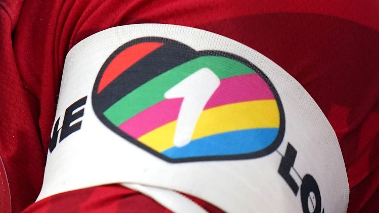 Die FIFA lässt bei der Frauen-WM mehrfarbige Kapitänsbinden im Stile der "One Love"-Binde zu.