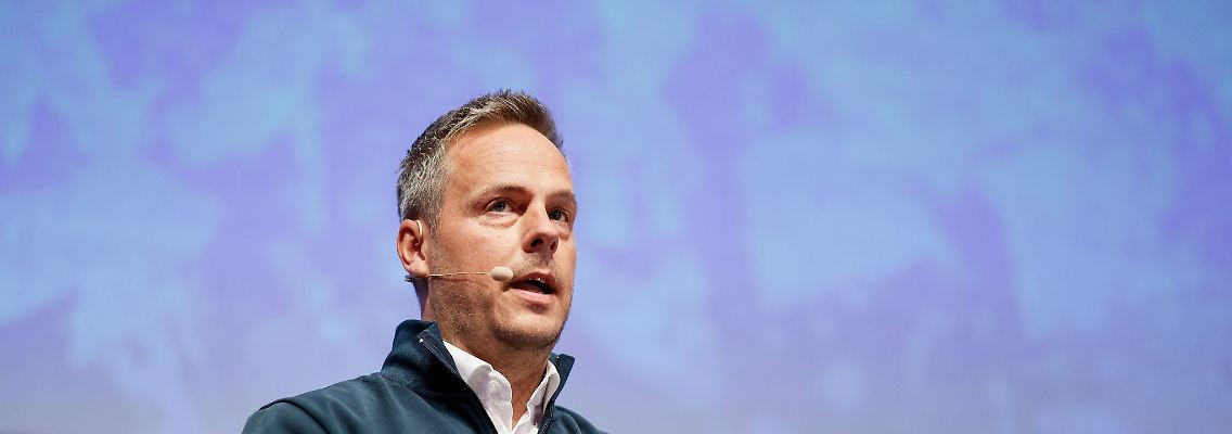 Hertha-Präsident Kay Bernstein kritisiert den Profi-Fußball.