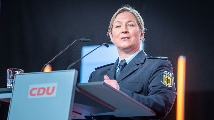 Pechsteins Auftritt in Polizeiuniform bei einem CDU-Konvent vor zwei Wochen hatte breite Kritik ausgelöst. 