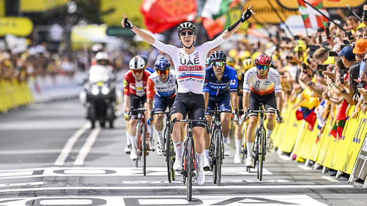 Adam Yates triumphiert vor seinem Zwillingsbruder.