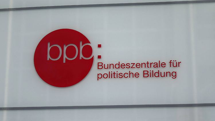 Der Koalitionsvertrag sah noch einen Ausbau der Arbeit der Bundeszentrale vor.