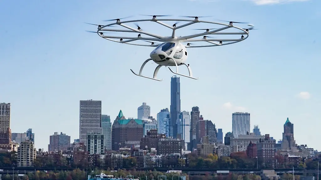 Volocopter-stellt-neuartige-Fluggeraete-mit-einem-markanten-Ring-fuer-die-Rotoren-auf-dem-Dach-her