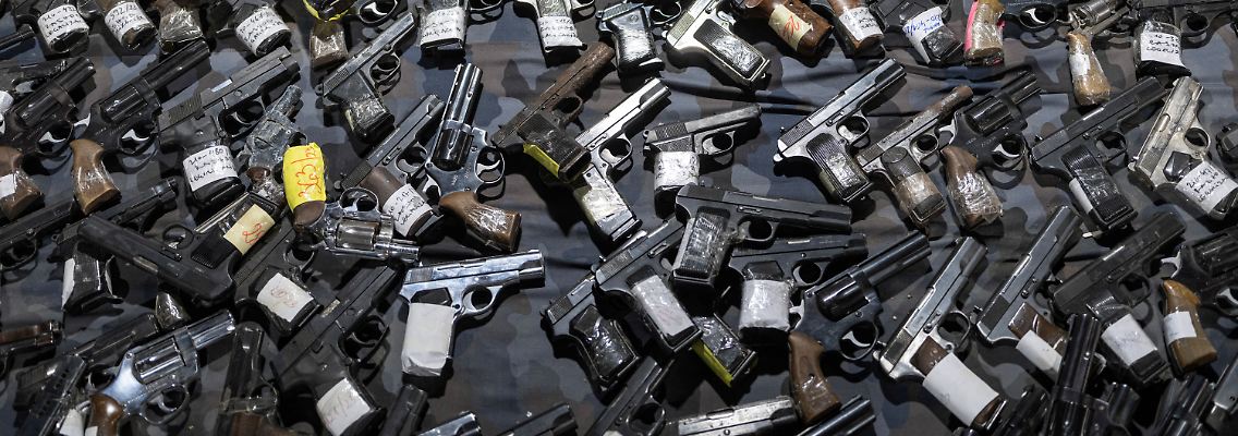 2023-05-22T161028Z_8901881_RC29Y0AV690B_RTRMADP_3_SERBIA-GUNS.JPG